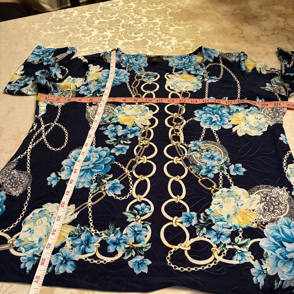 JM Collection Women's Printed Jacquard Long Sleeve Top; Size Large